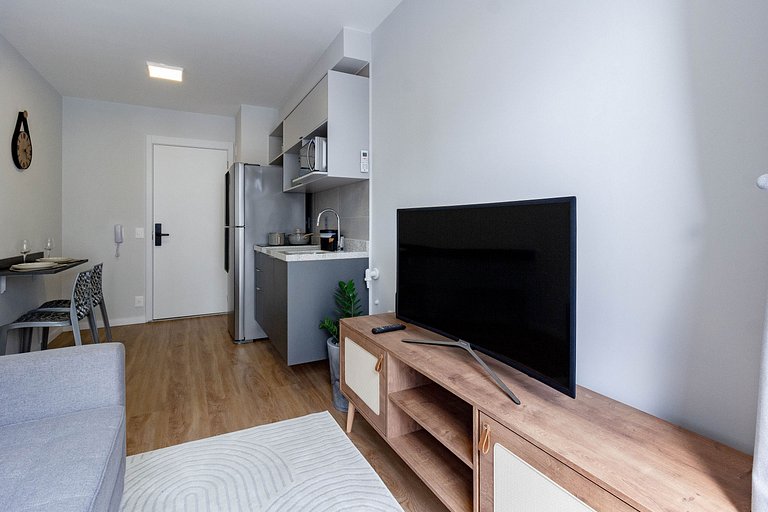 Ap premium c/ varanda e cama queen, próximo de CGH