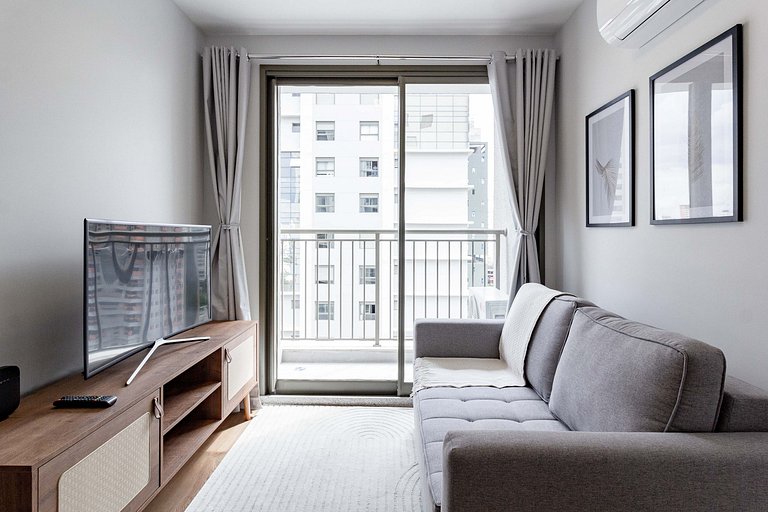 Ap premium c/ varanda e cama queen, próximo de CGH