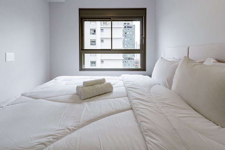 Ap premium c/ varanda e cama queen, próximo de CGH