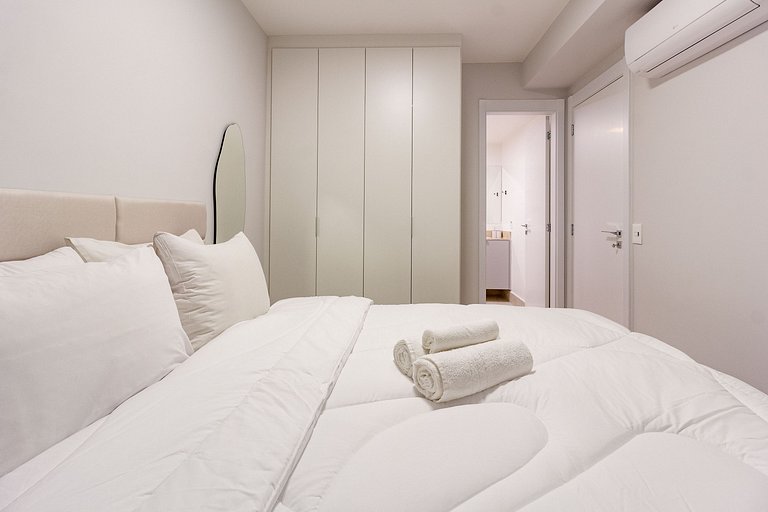 Ap premium c/ varanda e cama queen, próximo de CGH