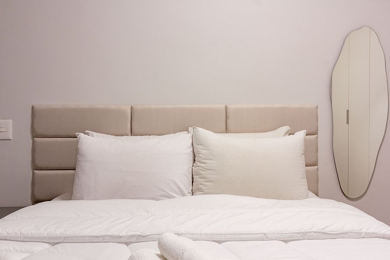 Ap premium c/ varanda e cama queen, próximo de CGH