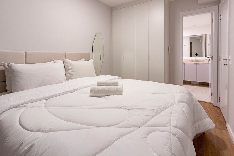 Ap premium c/ varanda e cama queen, próximo de CGH