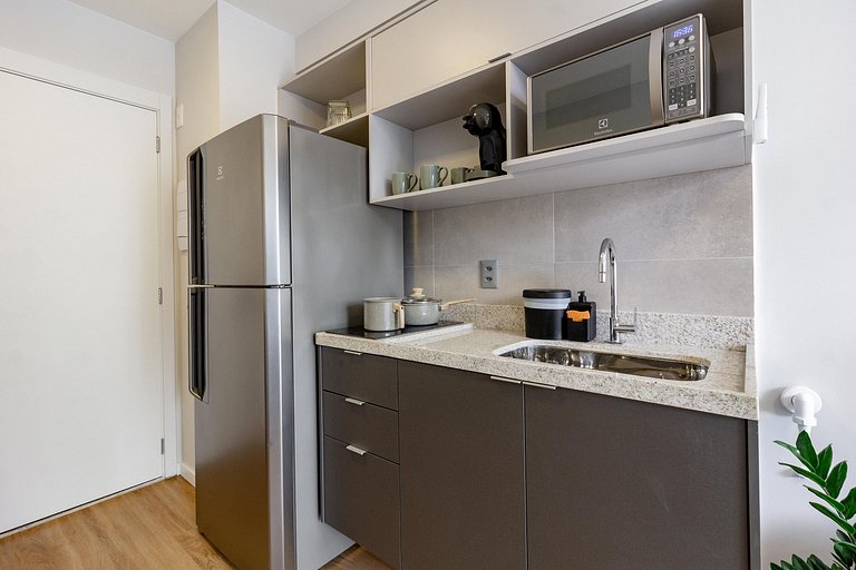 Ap premium c/ varanda e cama queen, próximo de CGH