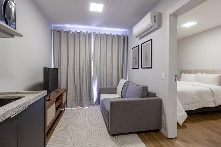 Ap premium c/ varanda e cama queen, próximo de CGH