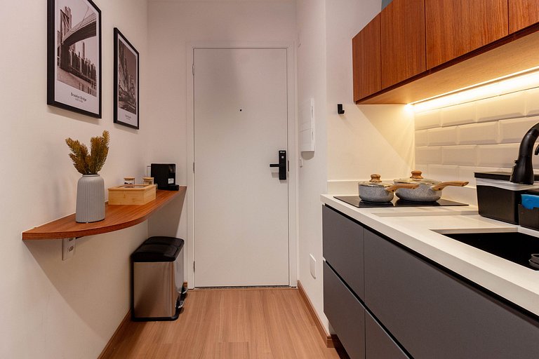 Apto completo com cama queen-size