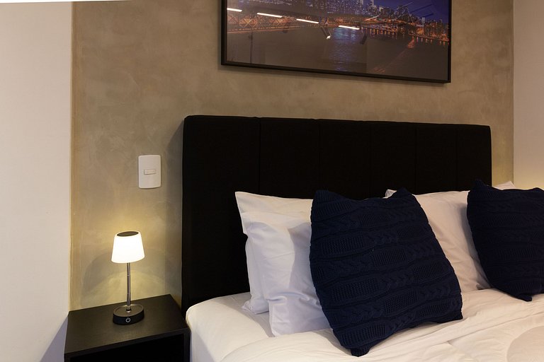 Apto completo com cama queen-size