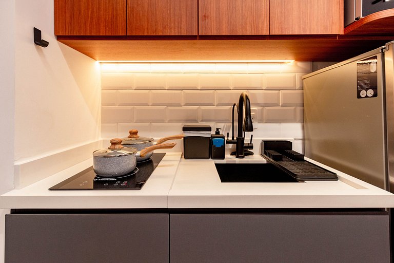 Apto completo com cama queen-size