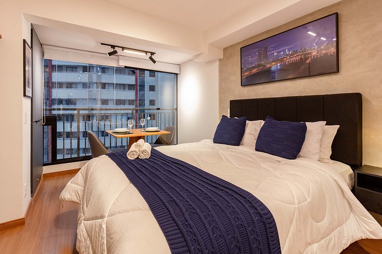 Apto completo com cama queen-size