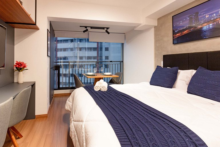 Apto completo com cama queen-size