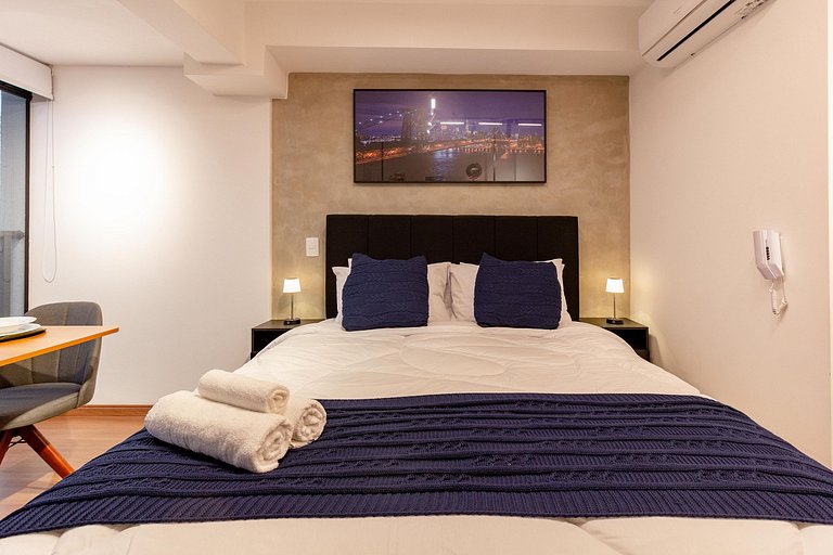 Apto completo com cama queen-size