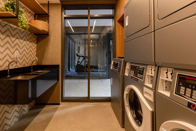 Estúdio | Varanda | próximo a Paulista