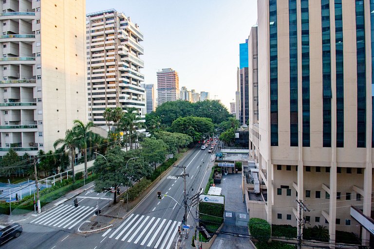 Apto sofisticado em Moema com ótima localização