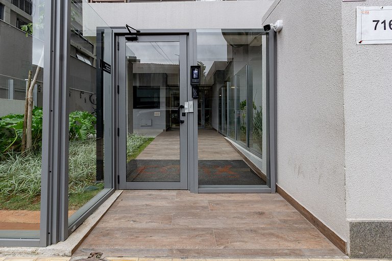Apto charmoso de 1 dorm c/ varanda na Vila Olimpia