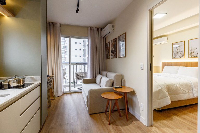 Apto charmoso de 1 dorm c/ varanda na Vila Olimpia