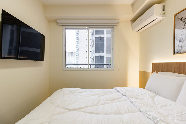 Apto charmoso de 1 dorm c/ varanda na Vila Olimpia