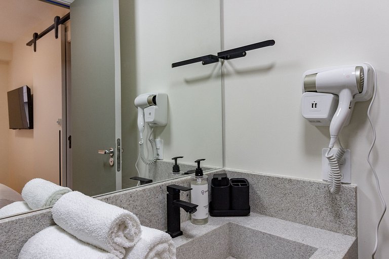 Apto charmoso de 1 dorm c/ varanda na Vila Olimpia