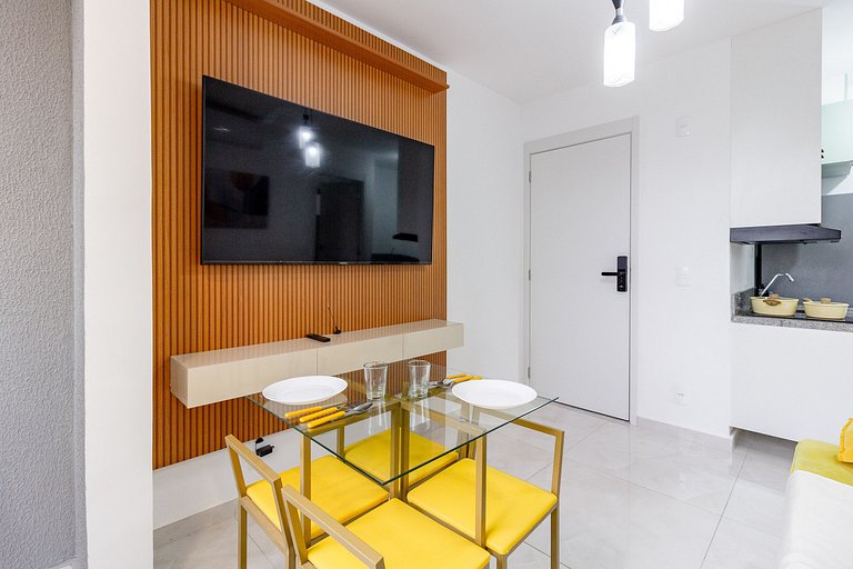 Apto completo com Sacada e Vista Livre do Quarto