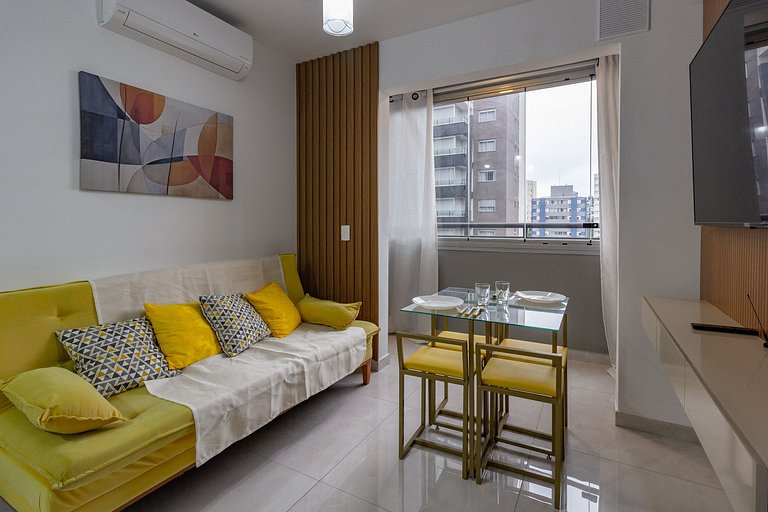 Apto completo com Sacada e Vista Livre do Quarto