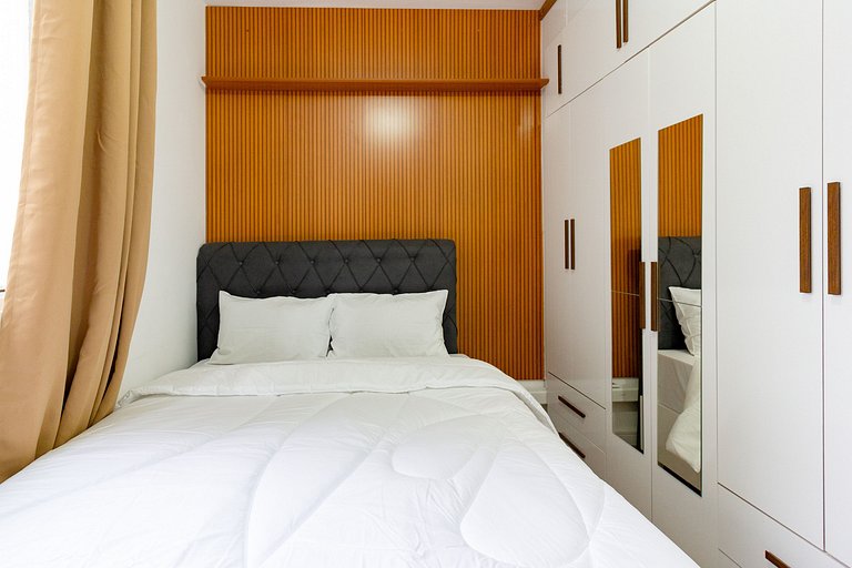 Apto completo com Sacada e Vista Livre do Quarto