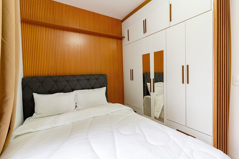 Apto completo com Sacada e Vista Livre do Quarto