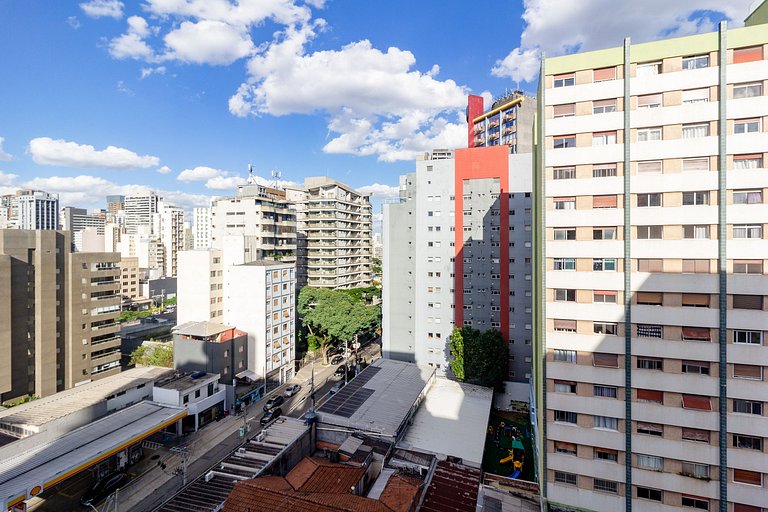 Apto. moderno e completo c/ varanda na Teodoro