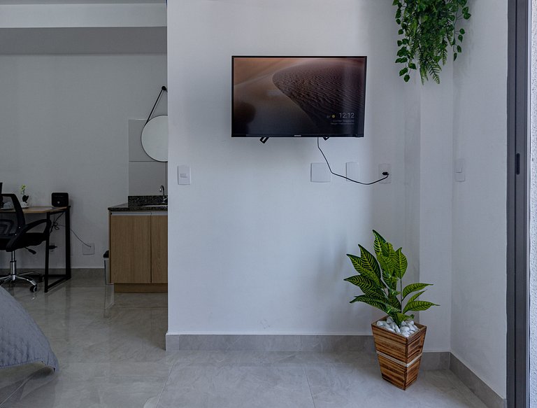 Energy: Excelente studio c/ varanda no centro