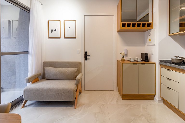 Apto Moderno com Varanda e Conforto