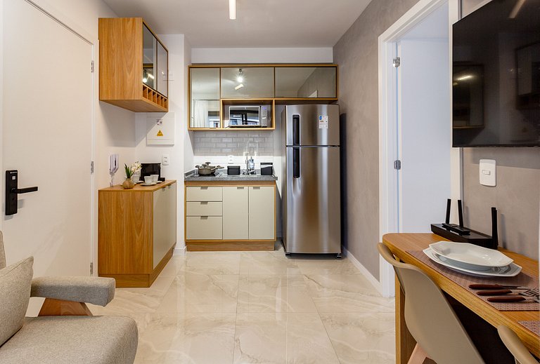 Apto Moderno com Varanda e Conforto