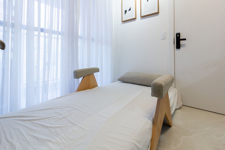 Apto Moderno com Varanda e Conforto
