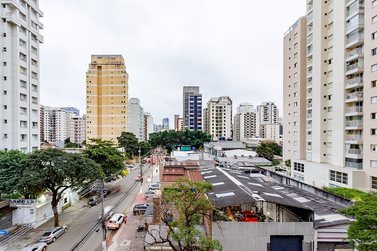 Apto. Moderno com Varanda no Coração do Itaim