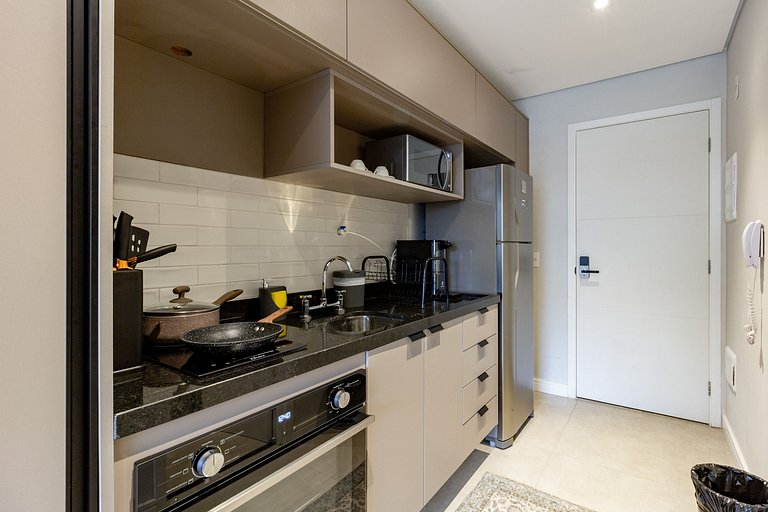 Apto elegante com Sacada e Estrutura Completa