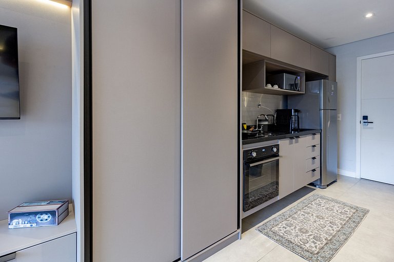 Apto elegante com Sacada e Estrutura Completa