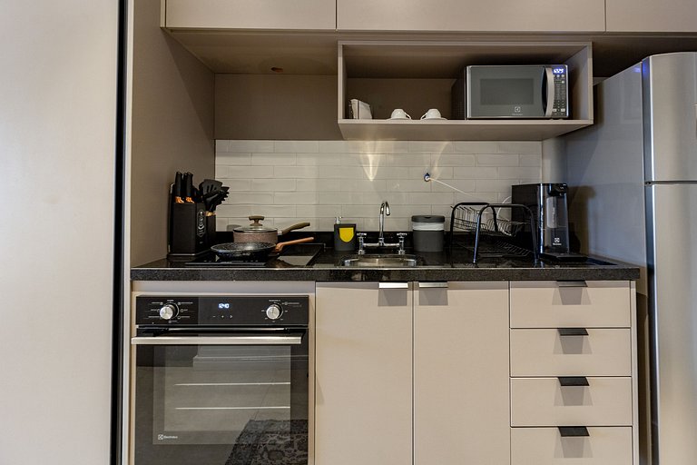 Apto elegante com Sacada e Estrutura Completa