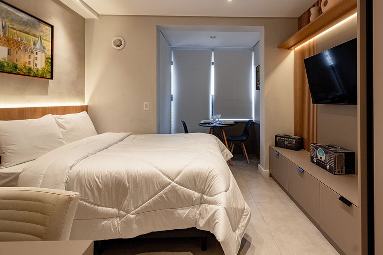Apto elegante com Sacada e Estrutura Completa