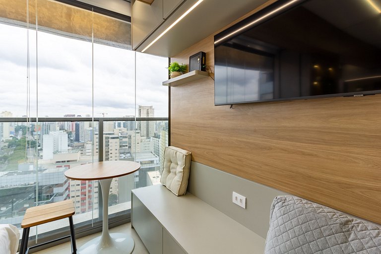 Apto elegante em andar alto próx da Paulista