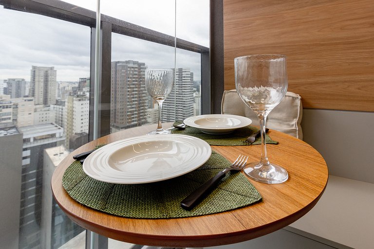Apto elegante em andar alto próx da Paulista