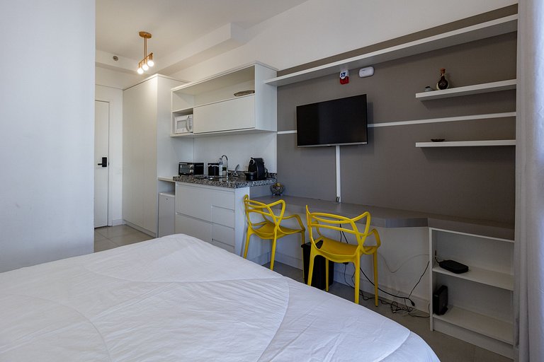 Apto completo c/ cama queen e TV a cabo