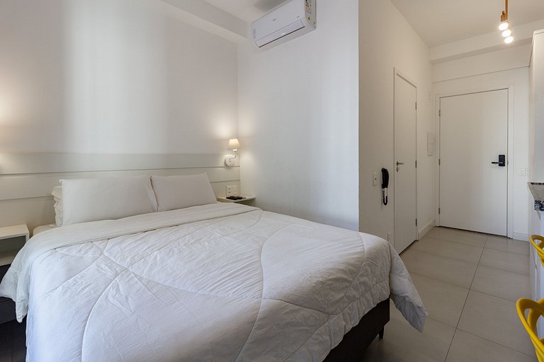 Apto completo c/ cama queen e TV a cabo