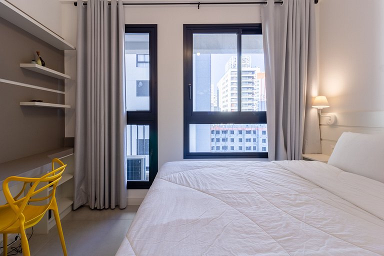 Apto completo c/ cama queen e TV a cabo