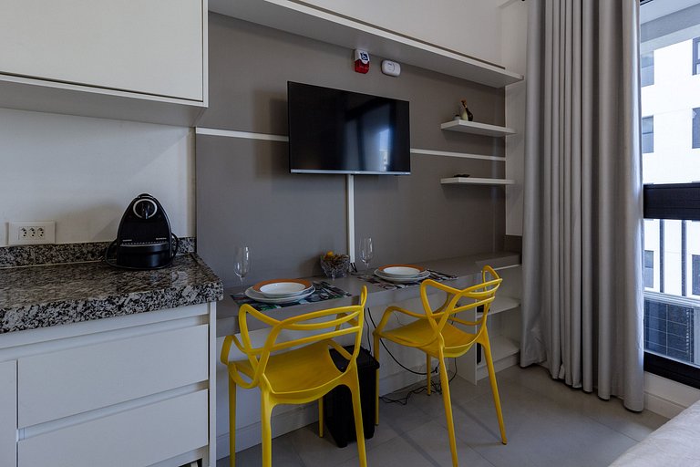 Apto completo c/ cama queen e TV a cabo