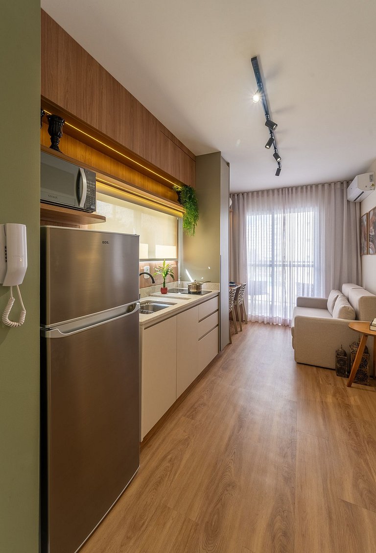 Apto charmoso de 1 dorm c/ varanda na Vila Olimpia