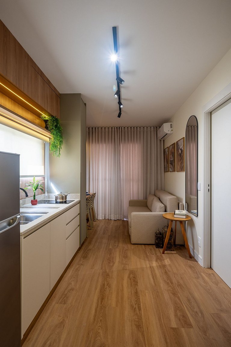 Apto charmoso de 1 dorm c/ varanda na Vila Olimpia