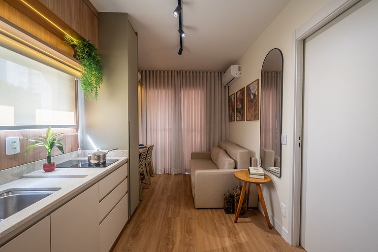 Apto charmoso de 1 dorm c/ varanda na Vila Olimpia