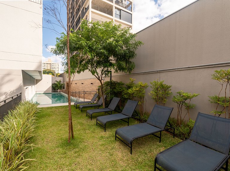 Apto charmoso de 1 dorm c/ varanda na Vila Olimpia