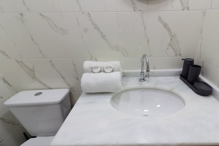 Conforto: Apto completo  e bem localizado