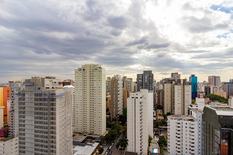 Apartamento com varanda e vista para São Paulo