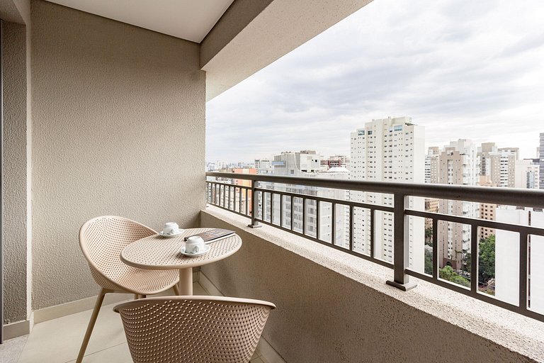 Apartamento com varanda e vista para São Paulo