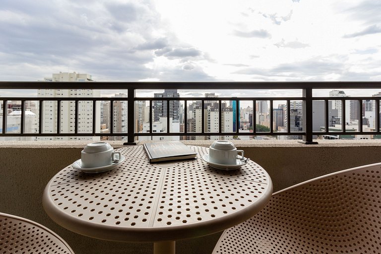 Apartamento com varanda e vista para São Paulo
