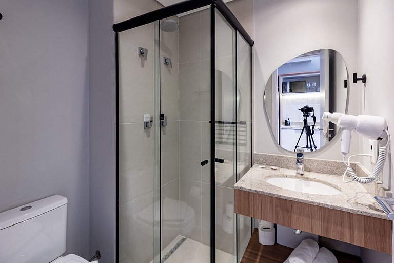 Studio charmoso com decoração moderna