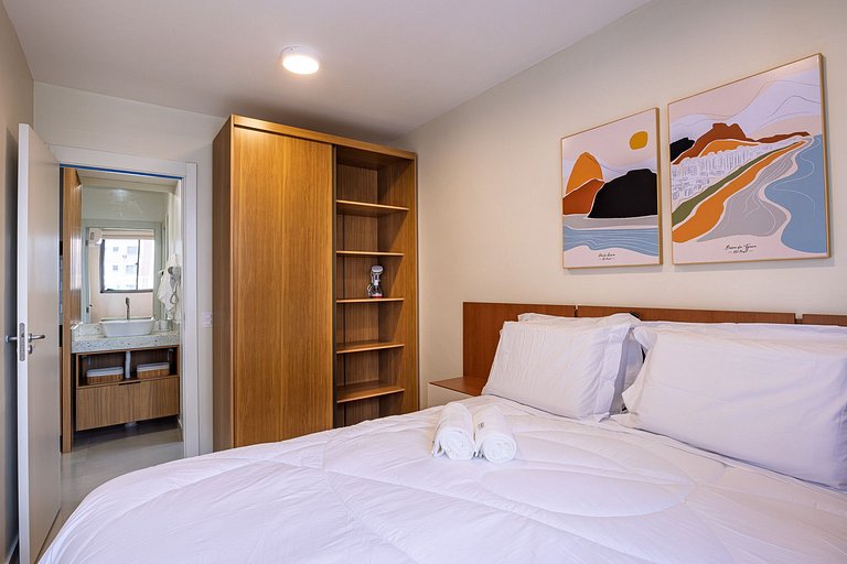 Apto. moderno com cama Queen e sofá-cama